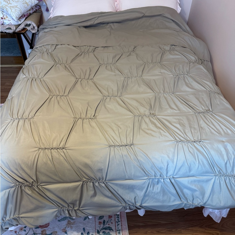 Full size Taupe colored Comforter
